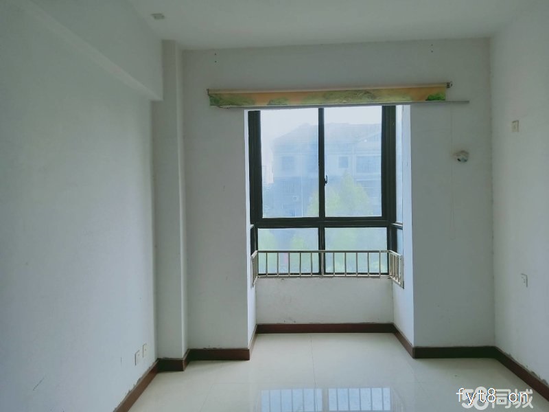 东一小学,大润发,户型采光好,送阁楼,有证满五唯一首付低急售